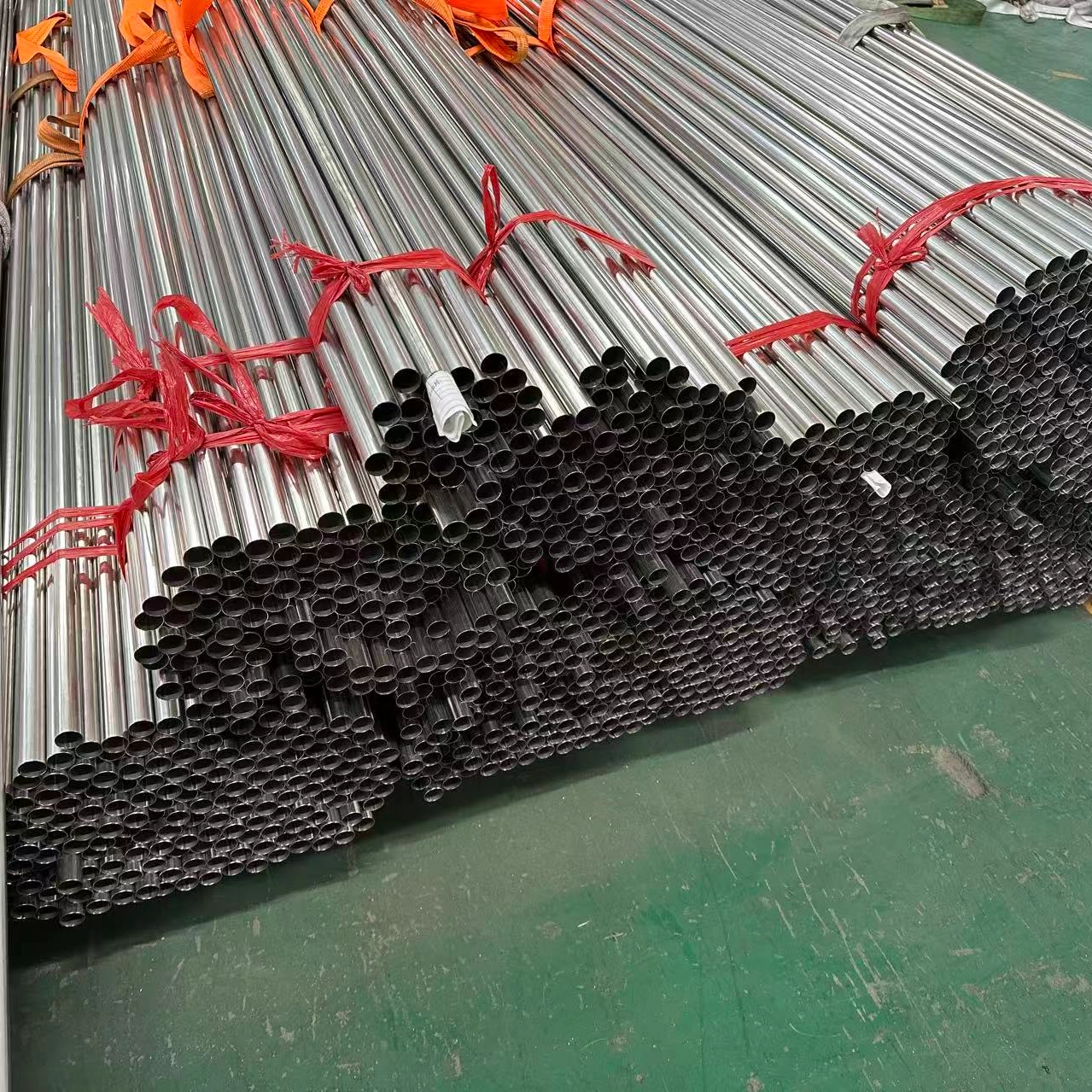 Tubería de acero inoxidable de soldadura A249 304L ERW 