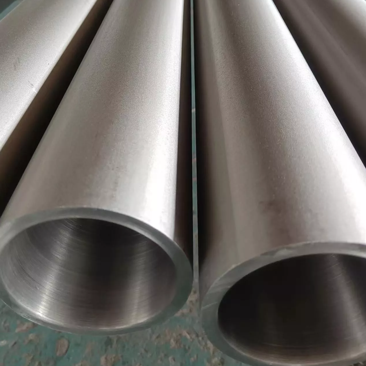 Tubería de acero inoxidable 316TI S31635 tubo de tubería sin costura para calderas/ intercambiadores de calor/ industria petroquímica